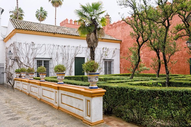 Alcazar of Seville Guided Tour With Skip the Line Ticket - Professional Guide Insights