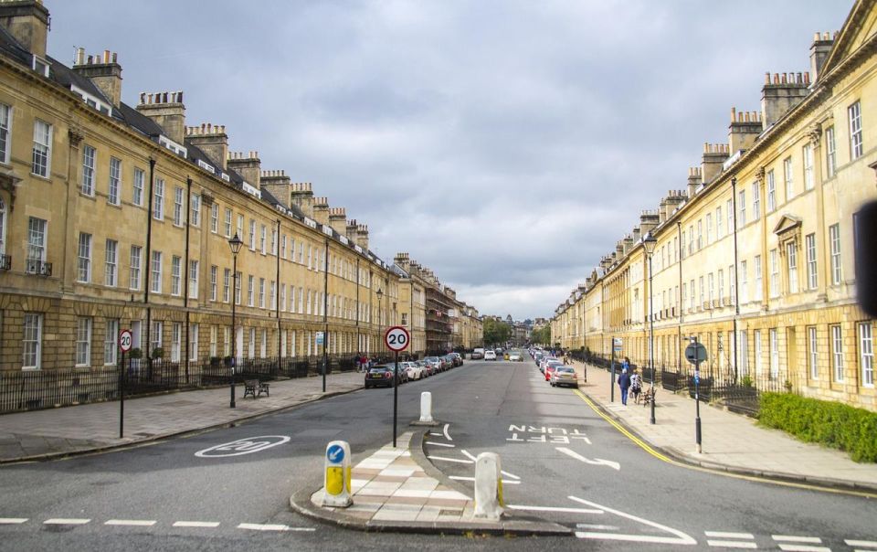 Bath: Highlights Self-Guided Walking Tour With Mobile App - Offline Access