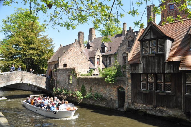 Bruges by Bike, Secret Corners, Street Art and Chocolate! - Discovering Mural-Painted Walls