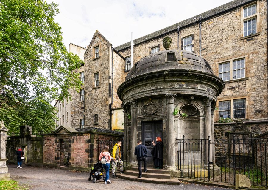 Edinburgh: Haunted Underground Vaults and Graveyard Tour - Paranormal Encounters in the Vaults