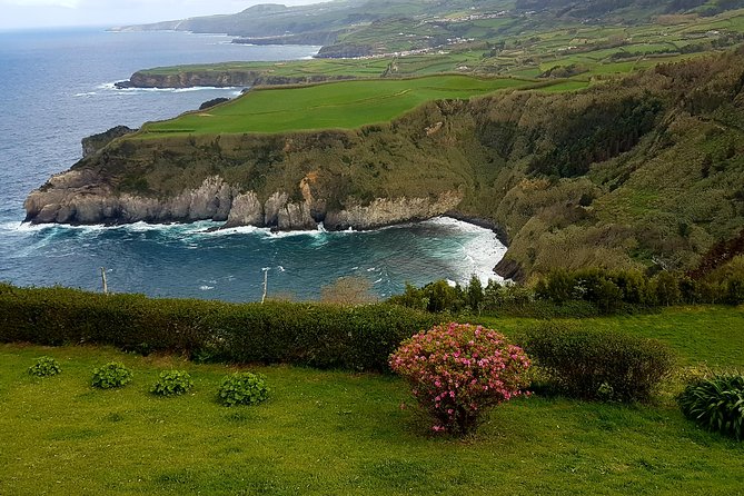 Full-Day Furnas Tour: Lake, Fumaroles and Thermal Pools 4x4 - Witness Geysers and Hot Springs