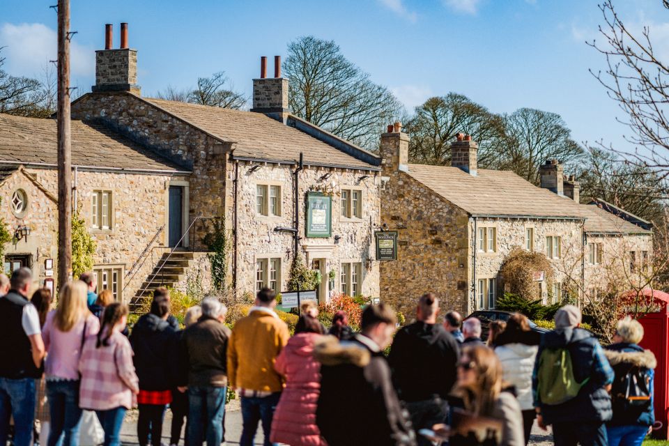 Leeds: Emmerdale Village Set Guided Tour - Iconic Filming Locations