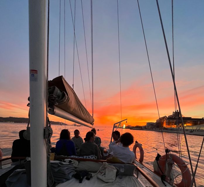 Lisbon: Sunset Boat Cruise Tour With Drinks - Meeting Point and Accessibility