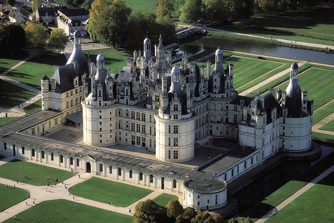 Loire Castles : Cheverny, Chenonceau, Chambord Guided Tour From Paris - Exploring Chenonceau