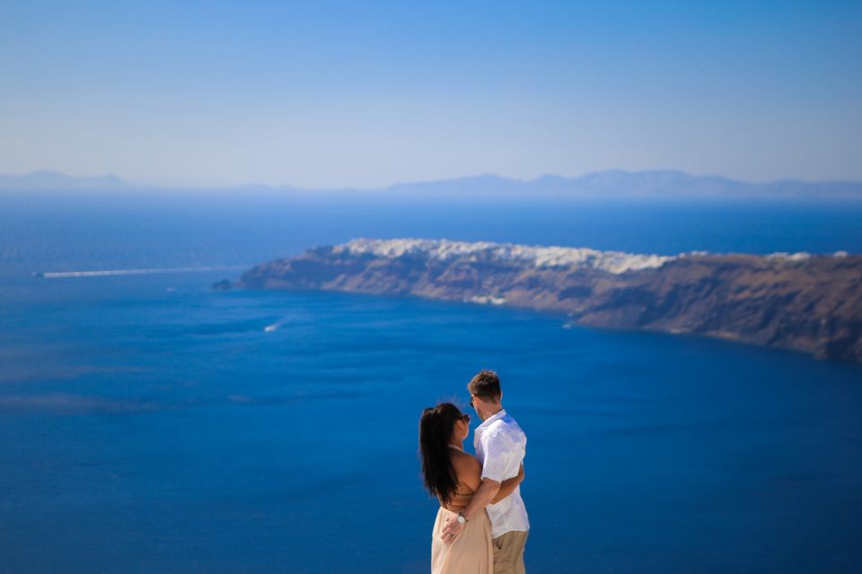 Santorini: Photo Shoot With a Private Vacation Photographer - Meeting and Logistics