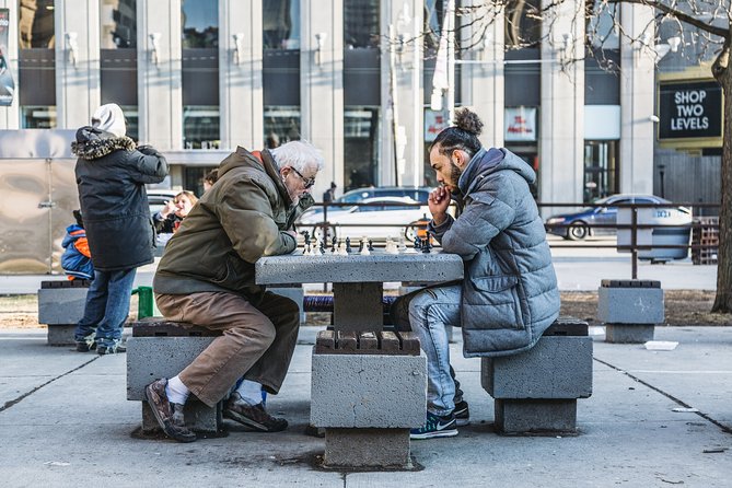 Toronto: Book a Local Host - Meeting and Pickup Options