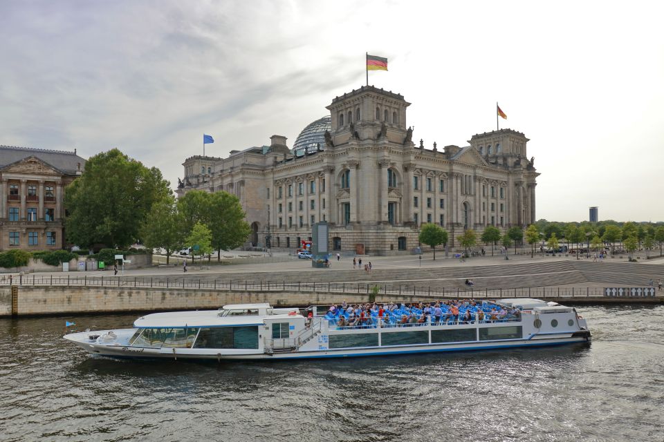 Berlin: Evening City Sightseeing Cruise - Booking and Cancellation