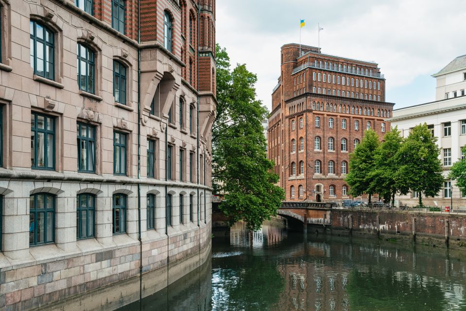 Hamburg: Hop-On Hop-Off Bus With Alster or Harbor Cruise - Harbor Cruise at St. Pauli