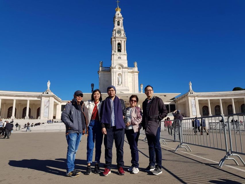 Lisbon: Tour Fátima, Batalha, Alcobaça, Nazaré and Óbidos - Hotel Pickup and Drop-off