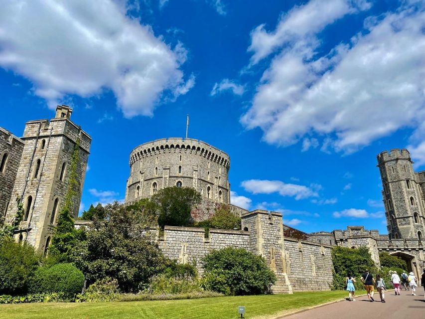 From London: Transfer to Southampton via Windsor Castle - Luxury Transportation