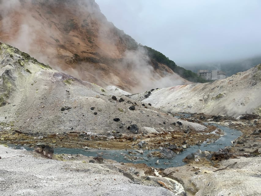 Hokkaido: Noboribetsu Lake Toya Day Tour From Sapporo - Showa Shinzan Bear Ranch