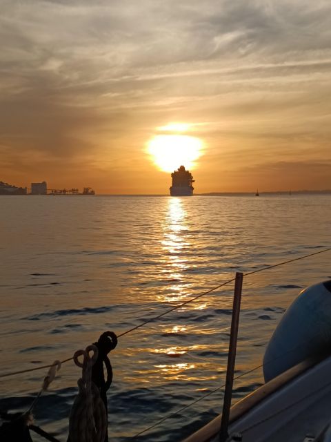 Lisbon: Sunset Boat Cruise Tour With Drinks - Cancellation Policy