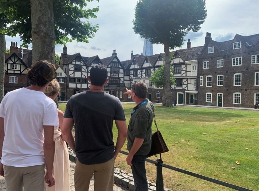 London: Tower of London Guided Tour With Boat Ride - Notorious Prisoners and Jewels