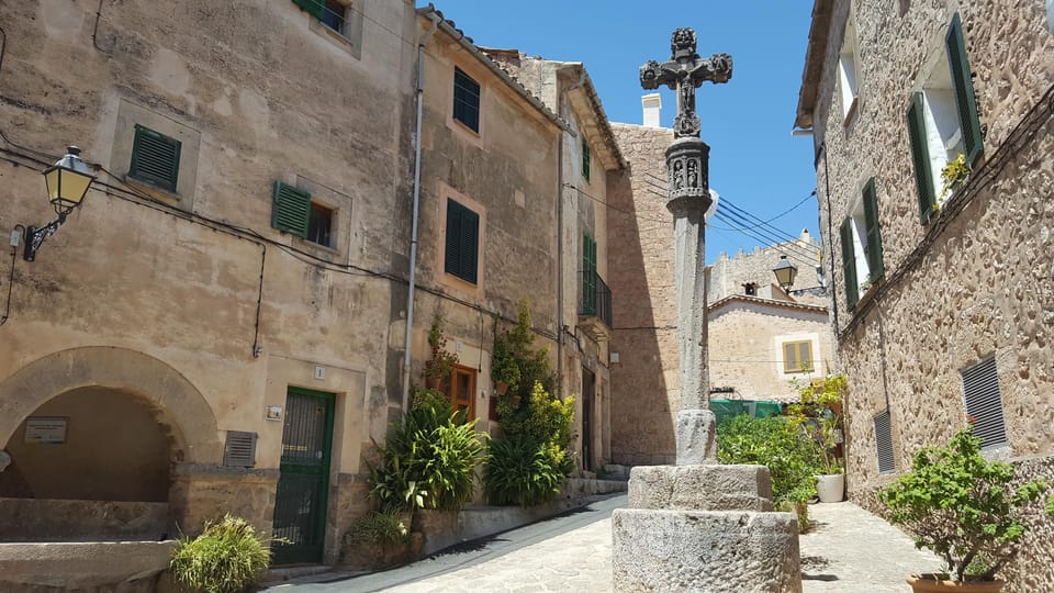 Mallorca: West Coast & Orange Valley Minibus Tour ENGLISH GUIDE - Romantic Atmosphere in Valldemossa