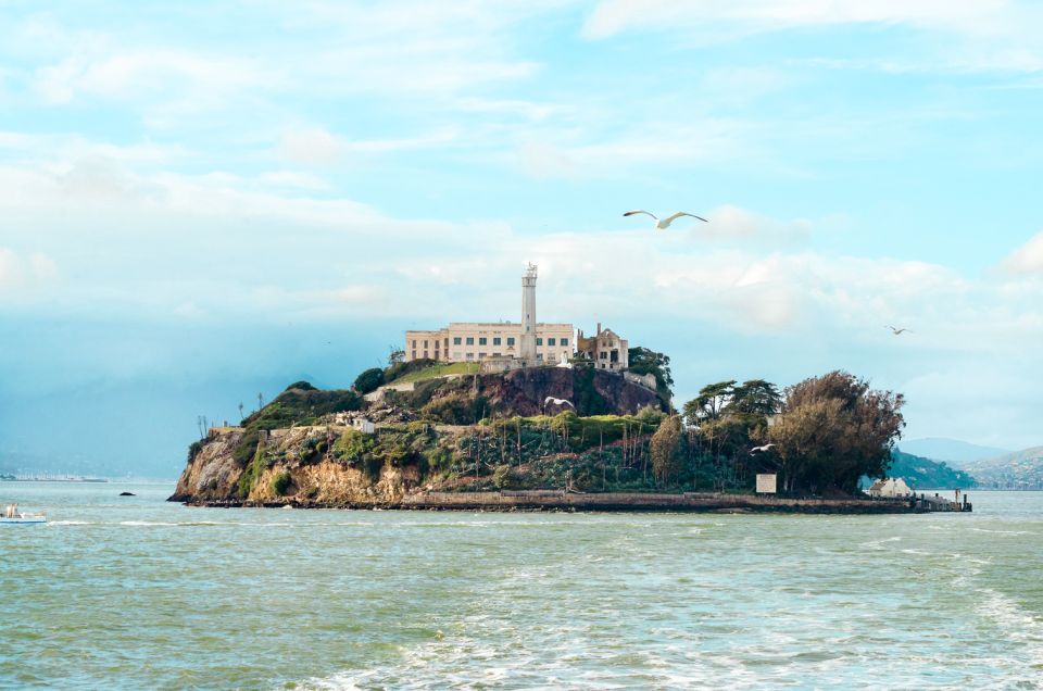 San Francisco: Hop-On Hop-Off Bus With Ferry & Alcatraz Tour - Experiencing Alcatraz Islands History