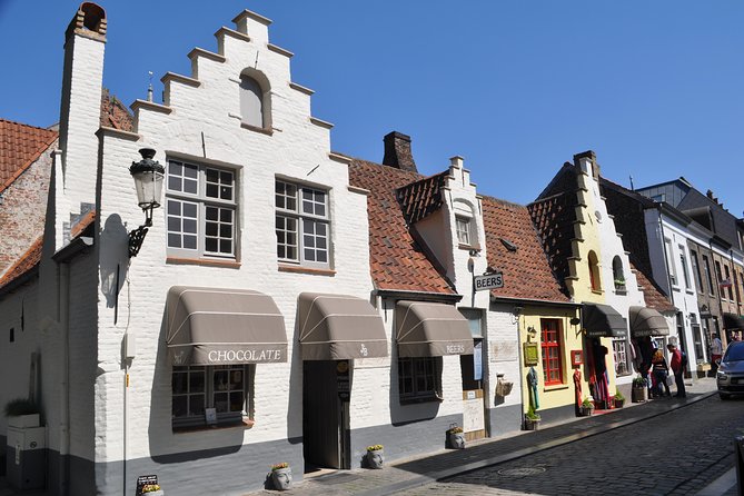 Bruges by Bike, Secret Corners, Street Art and Chocolate! - Map and City Highlights