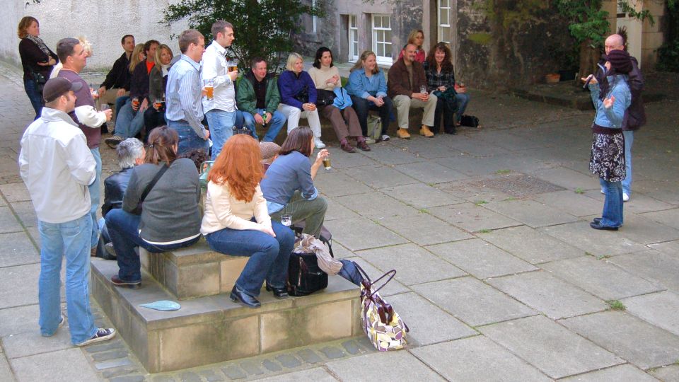 Edinburgh Literary Pub Tour With Real-Actors - Dress Code and Identification