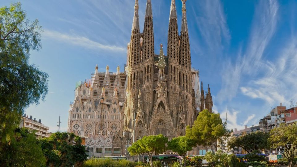 Sailing Experience, Sagrada Familia & Park Guell - What to Bring