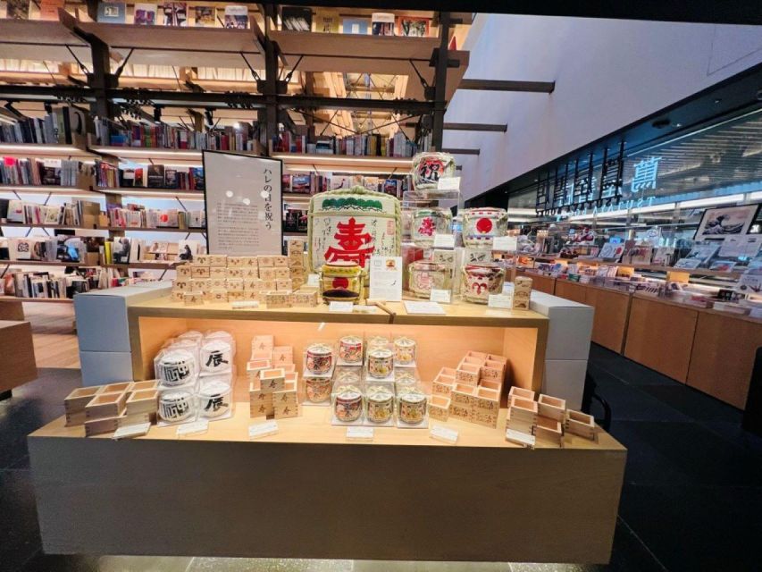 Small-Group Souvenirs Hunting Tour in Ginza - Group Size