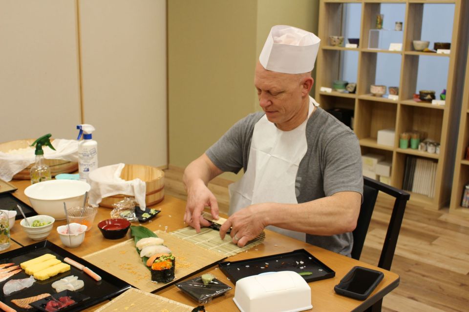 Tokyo: Tsukiji Market Guided Tour & Sushi-Making Experience - Customer Reviews