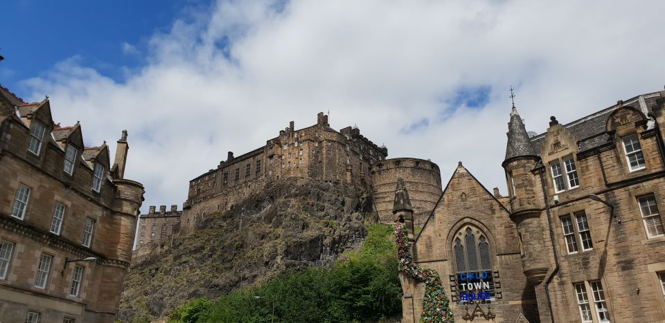 Edinburgh: Guided Tour in English - Tour Overview