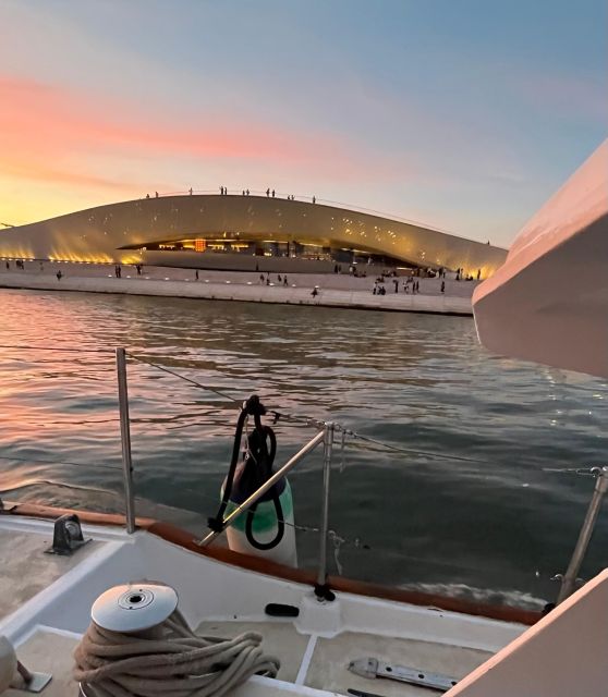 Lisbon: Sunset Boat Cruise Tour With Drinks - Key Points