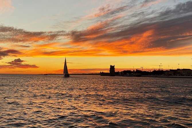 Lisbon Sunset Sailing Tour - Key Points