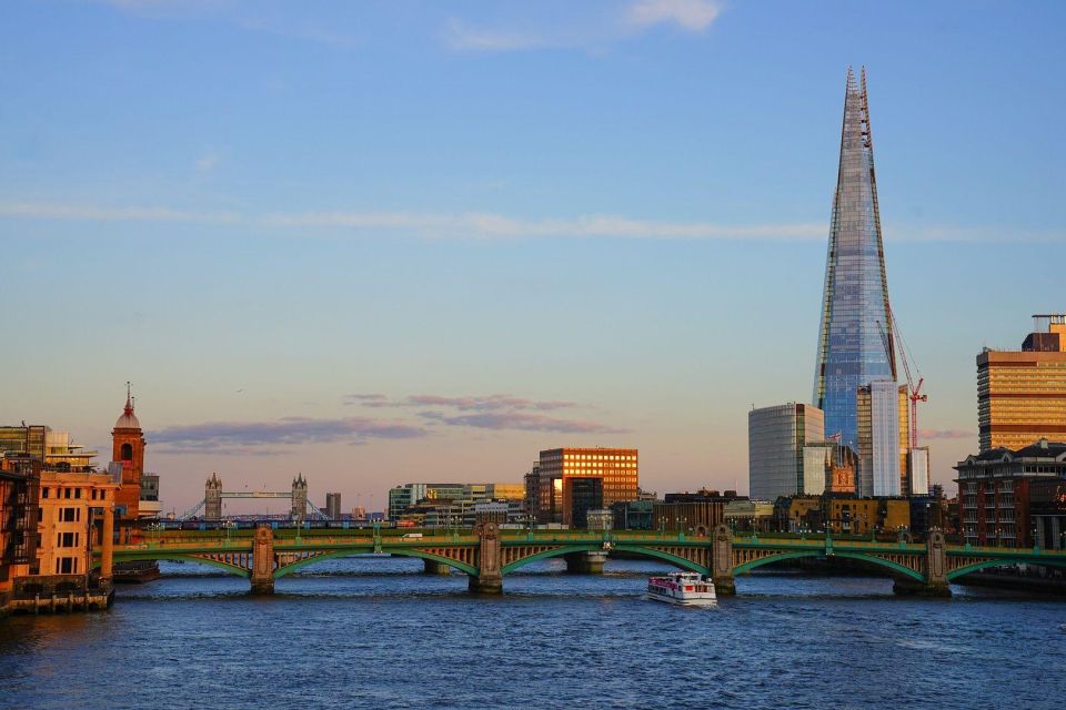 London: In-App Audio Walk Along the River Thames (ENG) - Key Points