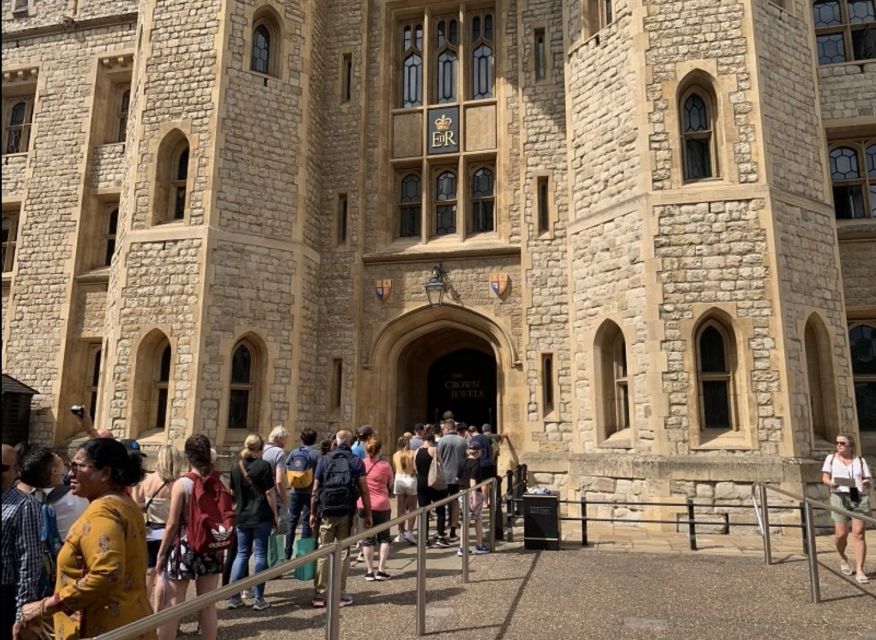 London: Tower of London Guided Tour With Boat Ride - Key Points