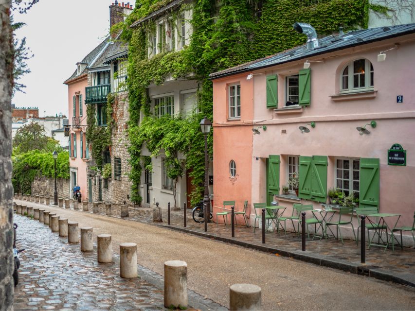 Paris: Montmartre Self-Guided Highlights Scavenger Hunt Tour - Key Points