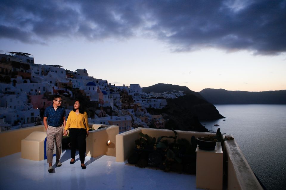 Santorini: Photo Shoot With a Private Vacation Photographer - Key Points