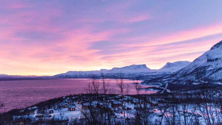 Abisko: Guided Sunrise Morning Hike With Hot Chocolate Tour Overview