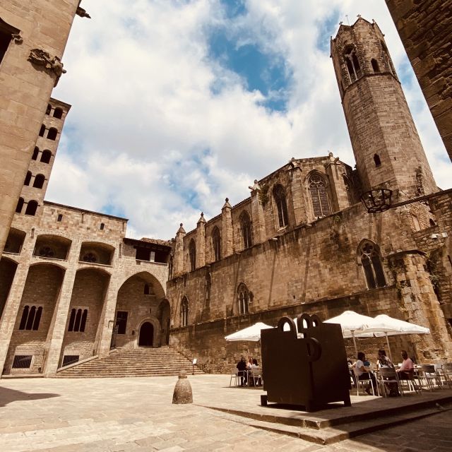 Barcelona: Gothic Quarter Guided Tour With Flamenco & Tapas - Overview of the Tour