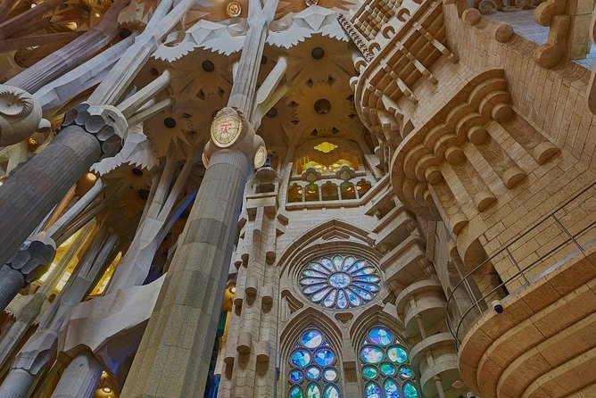 Barcelona: Private Evening Tour of Sagrada Familia With Expert Guide - Tour Overview and Experience