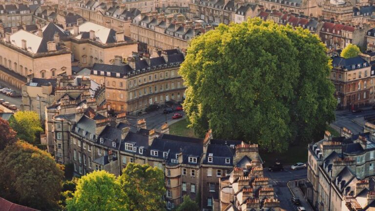 Bath: Self Guided Tour App And Big Britain Quiz Exploring Baths Hidden Gems