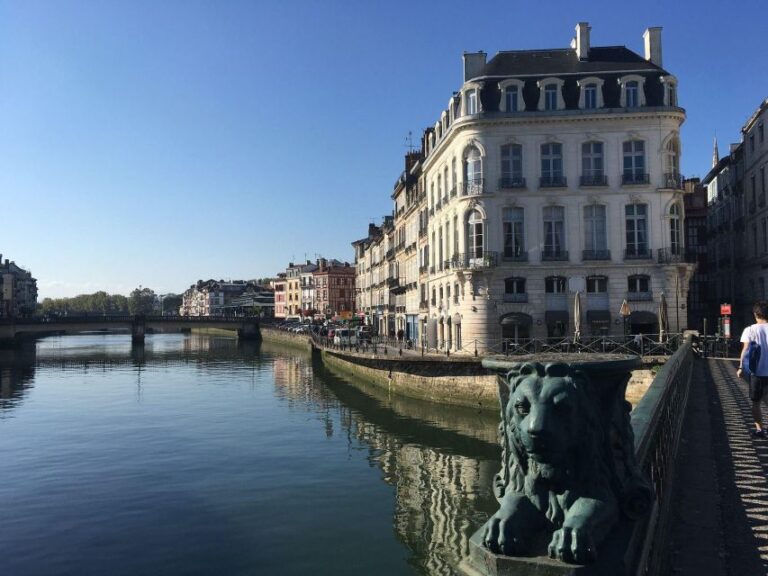 Bayonne: Private Guided Walking Tour Architectural Evolution Of Cathédrale De Sainte Marie