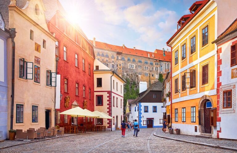 Czech Krumlov: Half Day Medieval Architecture Walking Tour Tour Overview