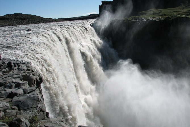 Day Trip To The Golden Circle And Blue Lagoon From Reykjavik Exploring Thingvellir National Park