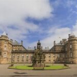 Edinburgh: The Mary Queen Of Scots Guided Walking Tour Exploring Holyrood Palace