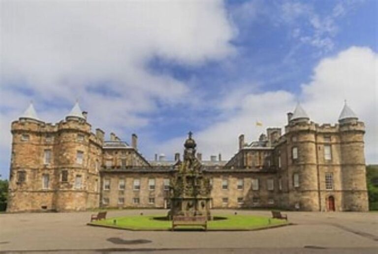 Edinburgh: The Mary Queen Of Scots Guided Walking Tour Exploring Holyrood Palace