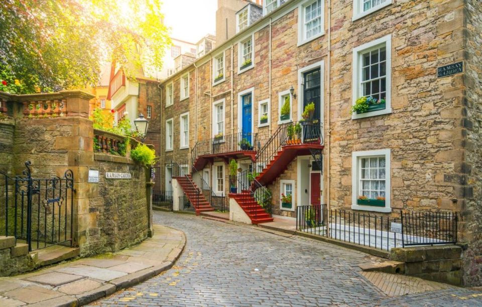 Edinburgh Walk: a Romantic Stroll Through History and Beauty - St. Giles Cathedral: A Spiritual Sanctuary