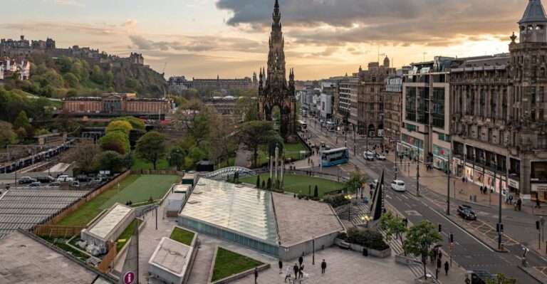 Edinburgh: Walking Tour / Treasure Hunt (app Led) Explore Edinburghs Enchanting Old Town