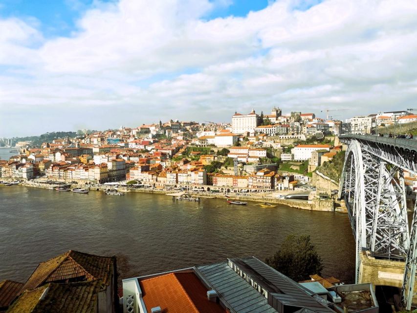 From Lisbon to Porto With 2 Stop in the Way Private Tour - Exploring Lisbon and Vila Nova De Gaia