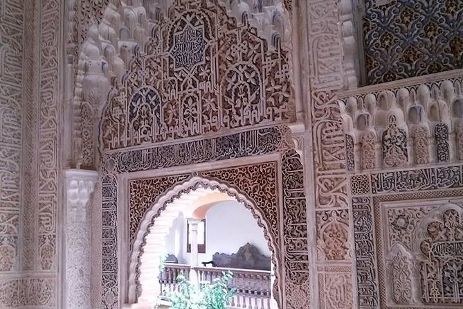 Going to Alhambra? 3 Hrs Private Tour! Skip the Long Lines to Visit the Alhambra - Meeting and Pickup