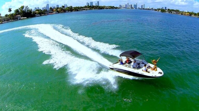 Miami: Guided Miami Beach Speedboat Tour Speedboat Tour Overview