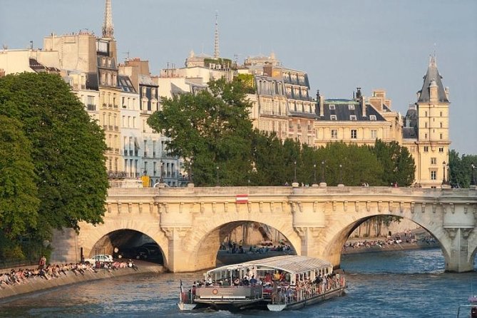 Notre Dame District & Île De La Cité Private 2-Hour Walking Tour in Paris - Tour Overview