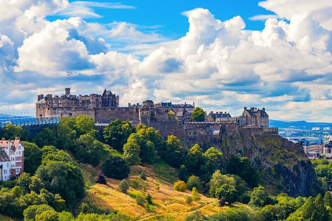 Private Photography & History Tour of Edinburgh With a Local - Explore Edinburghs Old and New Town