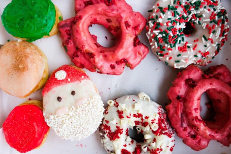 Seattle: Guided Holiday Donut Tour With Tastings Tour Overview