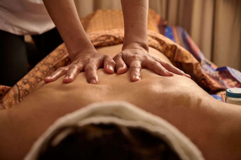 Traditional Thai Massage With Essential Oils Massage Techniques And Benefits