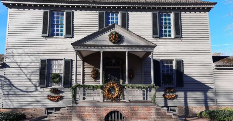 Williamsburg: Christmastime In Virginia Walking Tour Tour Overview